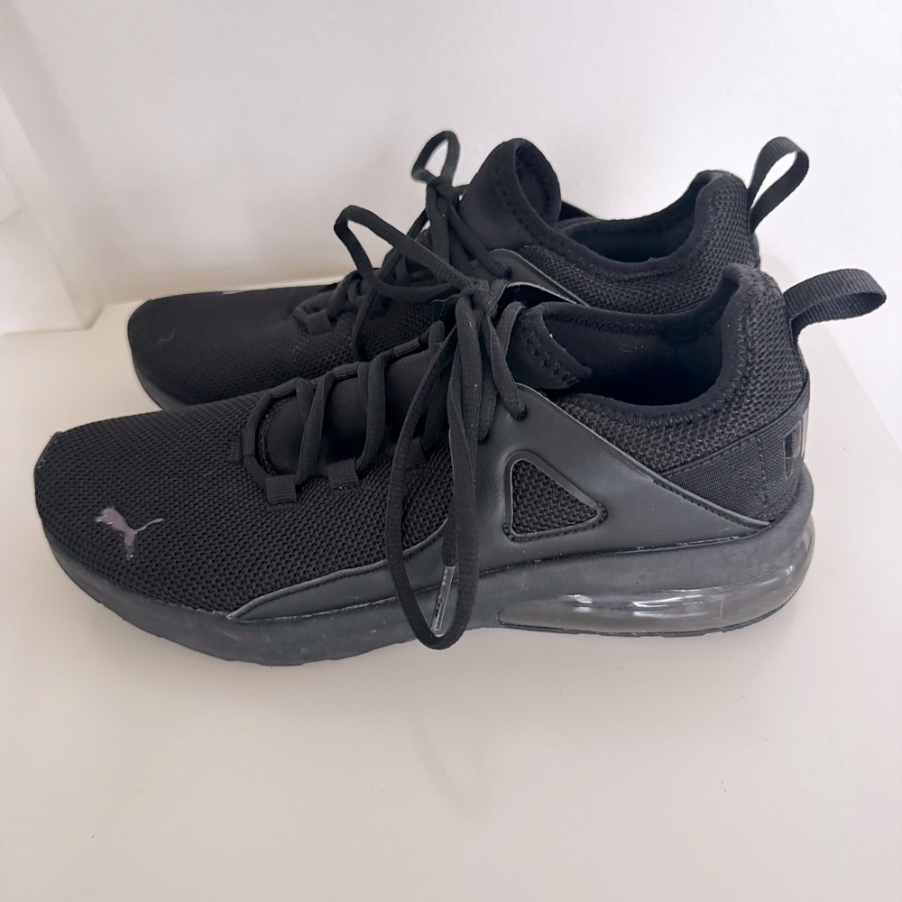 Puma Black Sneakers size 7 Men’s / Big Boy’s